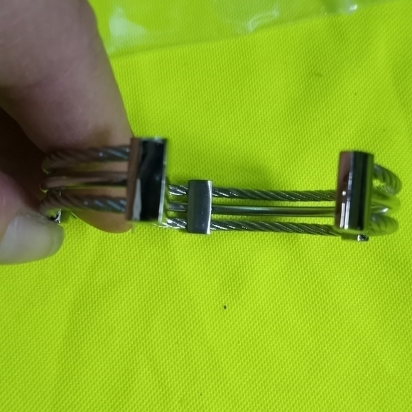 Stainless steel cable wire cuff bracelet - Picture 6 of 6